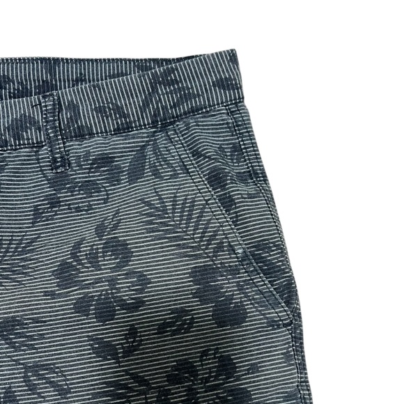 Siberian Men’s Floral Print Casual Shorts Gray Striped Size 46 - Picture 6 of 7